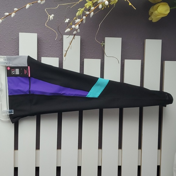 Victoria's Secret Sport Knockout Capri SX - Picture 7 of 7